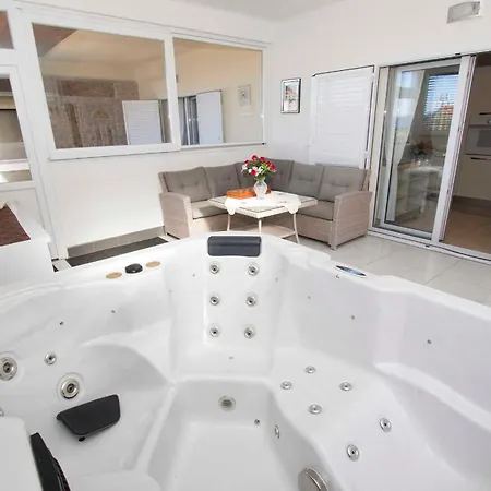 Stipe דירה מאקרסקה